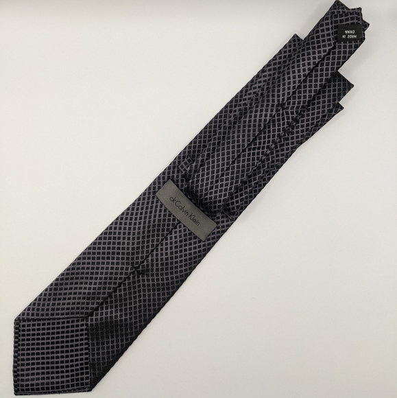 Calvin Klein - Black Diagonal Grid Pattern Men's Neck Tie - Picture 3 of 3